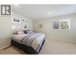 532 54 Avenue SW - photo 17