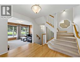 532 54 Avenue SW - photo 4