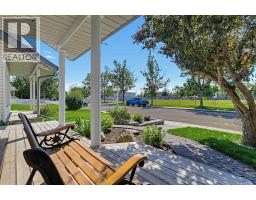 532 54 Avenue SW - photo 2