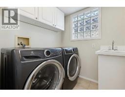 532 54 Avenue SW - photo 24