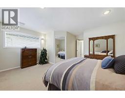 532 54 Avenue SW - photo 18