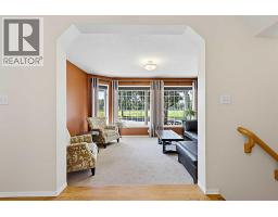 532 54 Avenue SW - photo 5