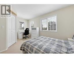 532 54 Avenue SW - photo 22