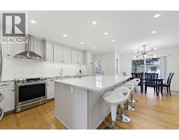 532 54 Avenue SW - photo 8