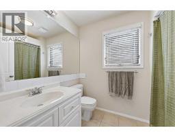 532 54 Avenue SW - photo 23