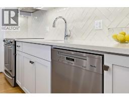 532 54 Avenue SW - photo 14