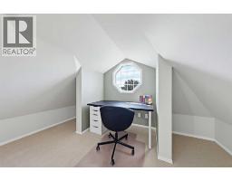 532 54 Avenue SW - photo 28