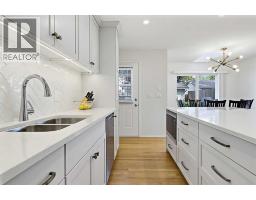 532 54 Avenue SW - photo 12