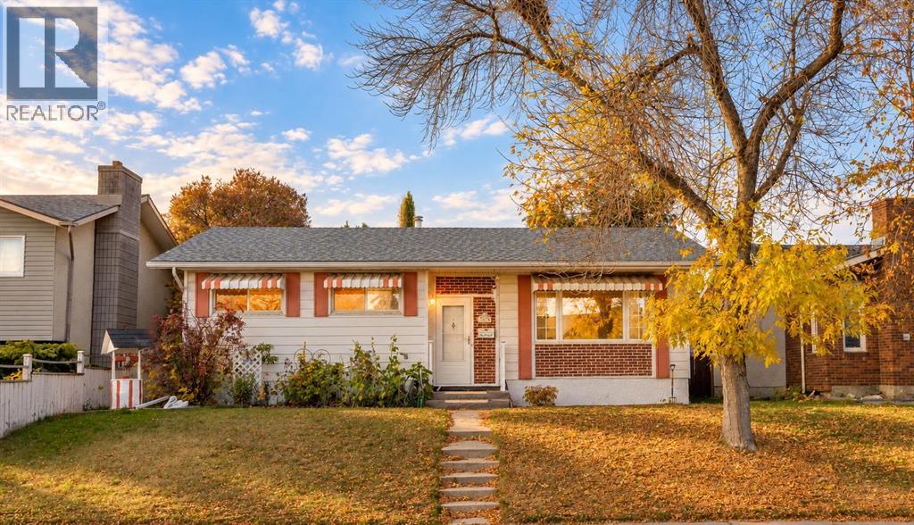 165 Marbrooke Circle, Calgary, Alberta, T2A2W4