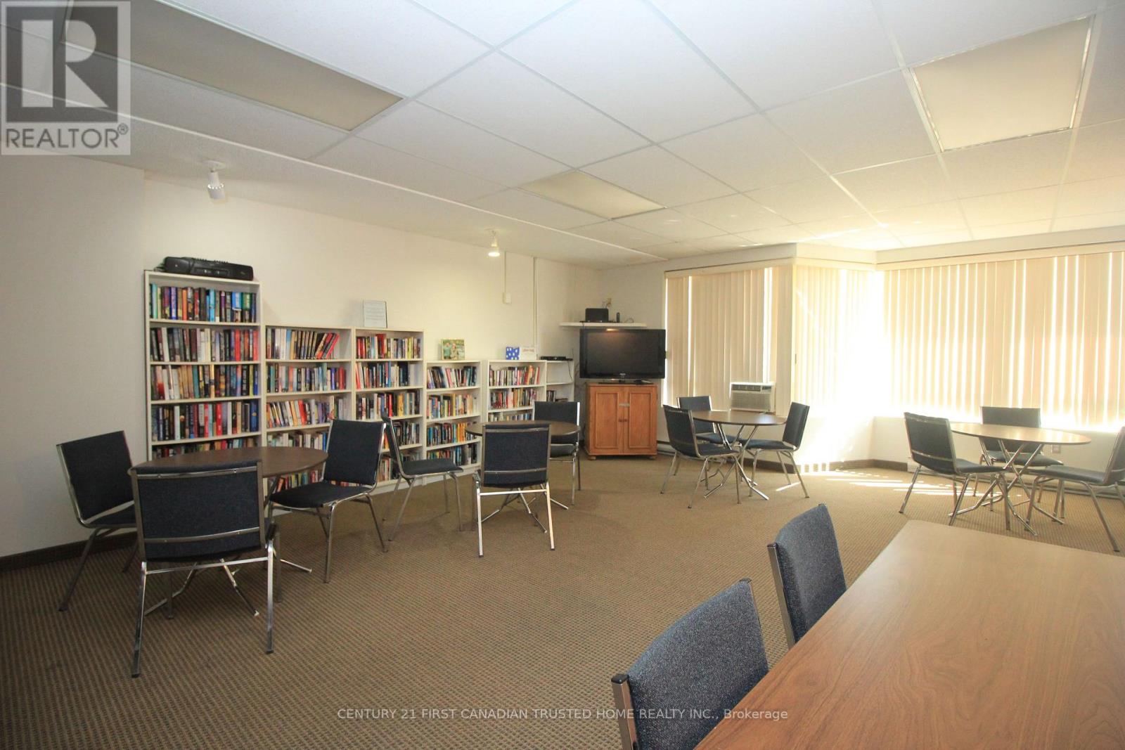 521 Riverside Drive — photo 10