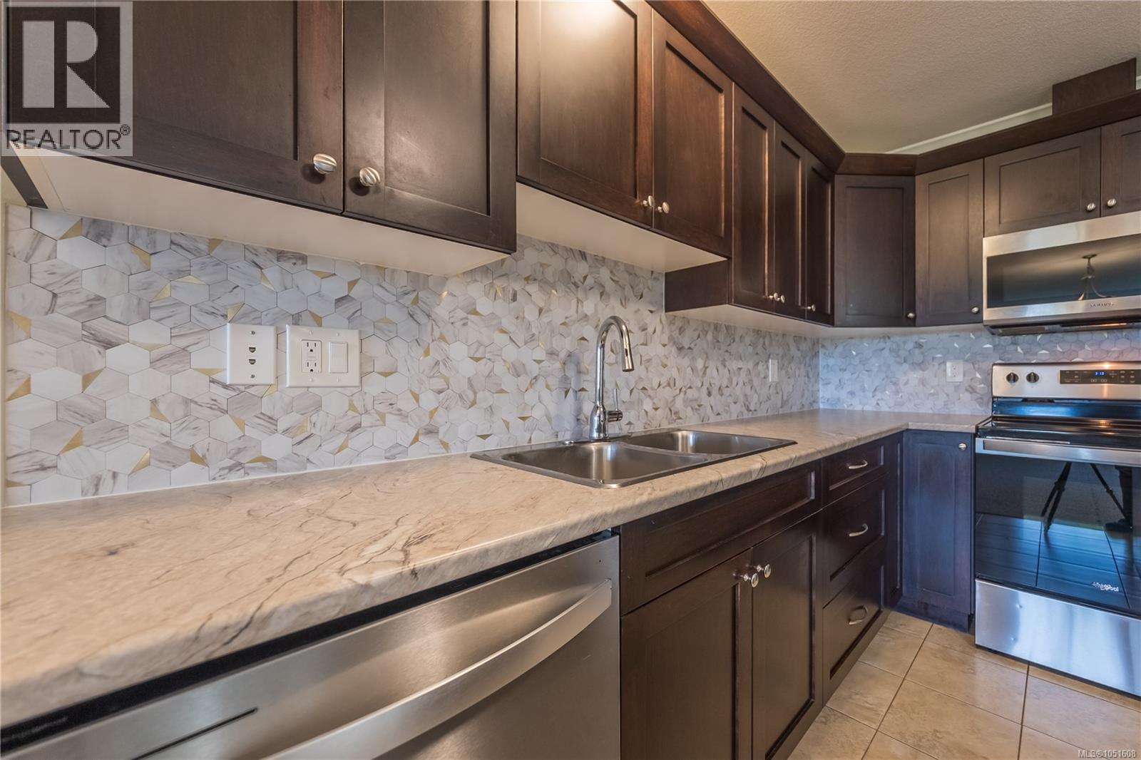 #102 6149 Washington Way - 11