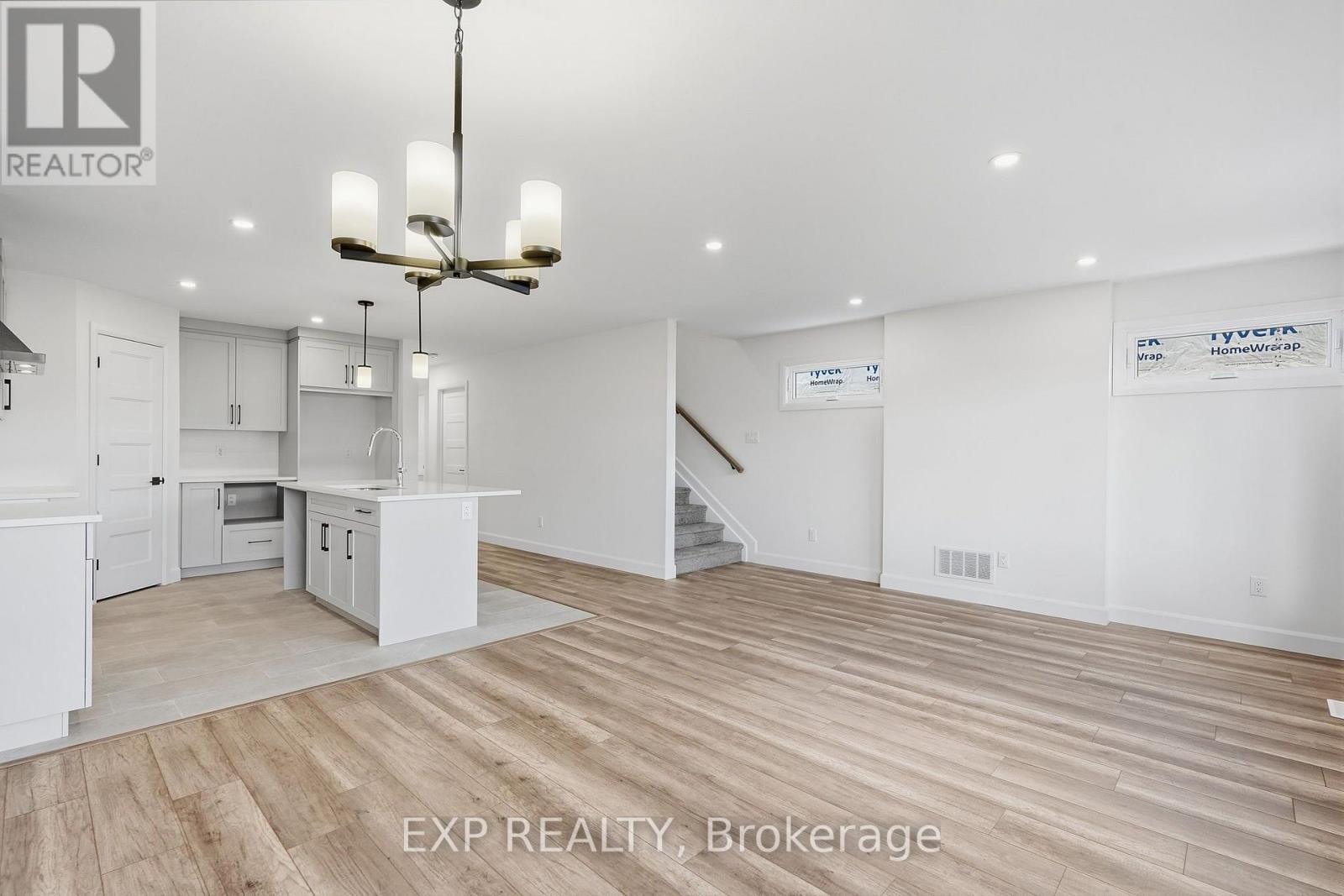 142 ELIZABETH STREET - 11