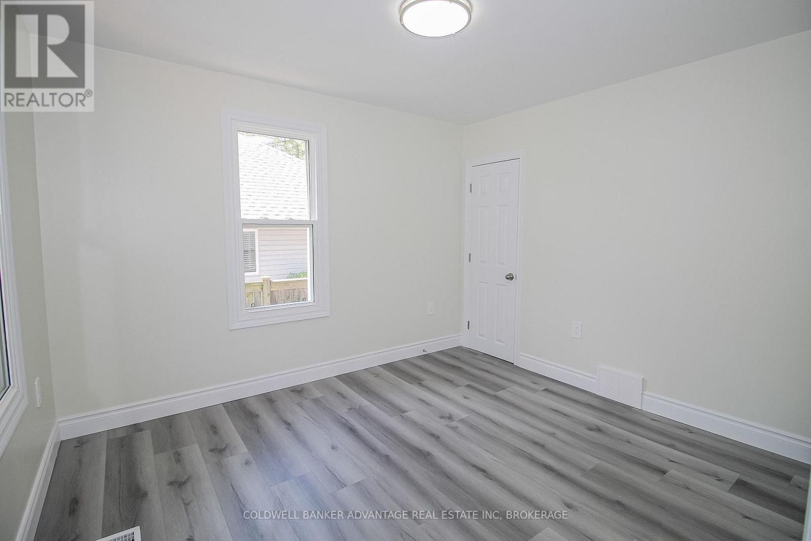 378 THOROLD ROAD - 19