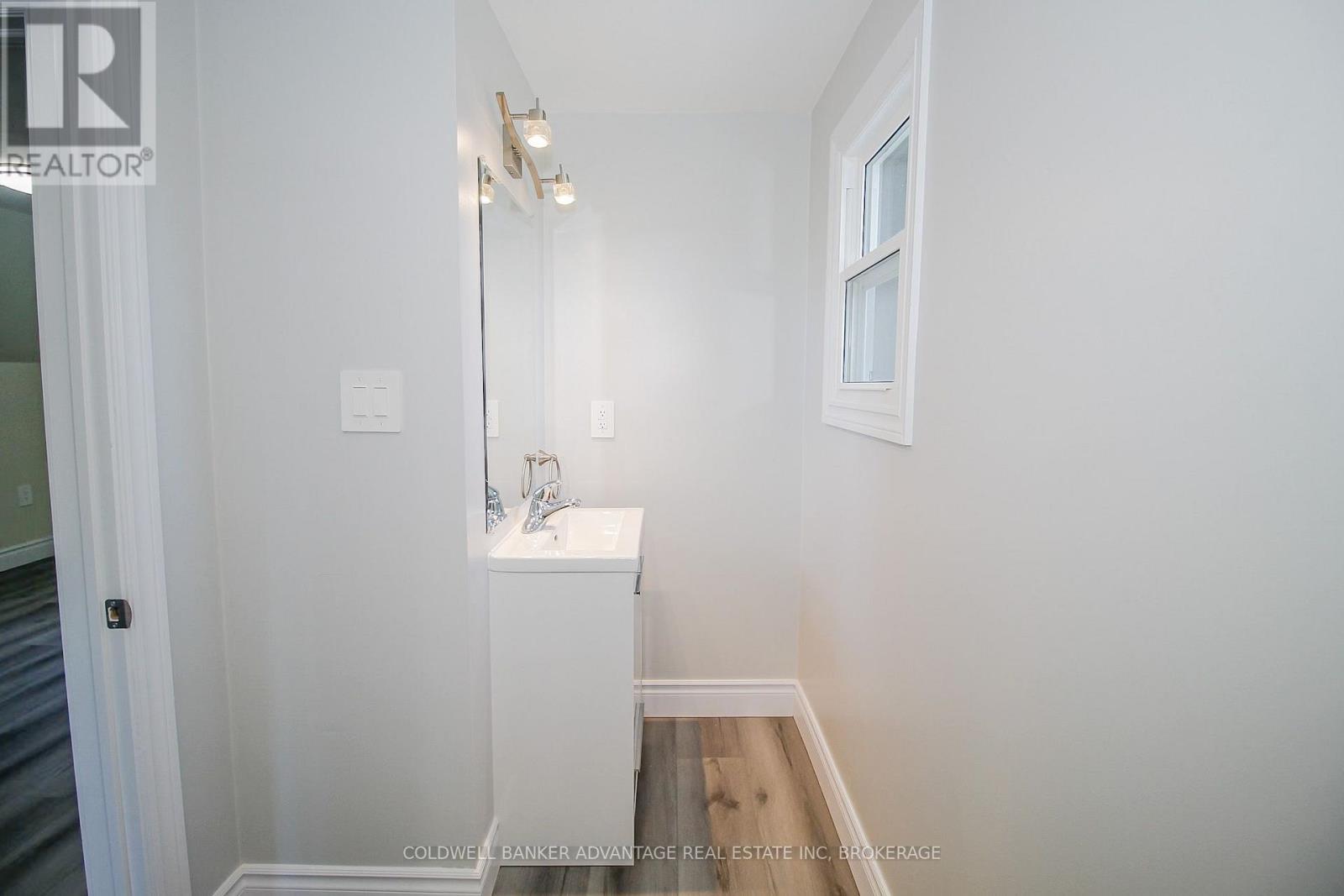 378 THOROLD ROAD - 25