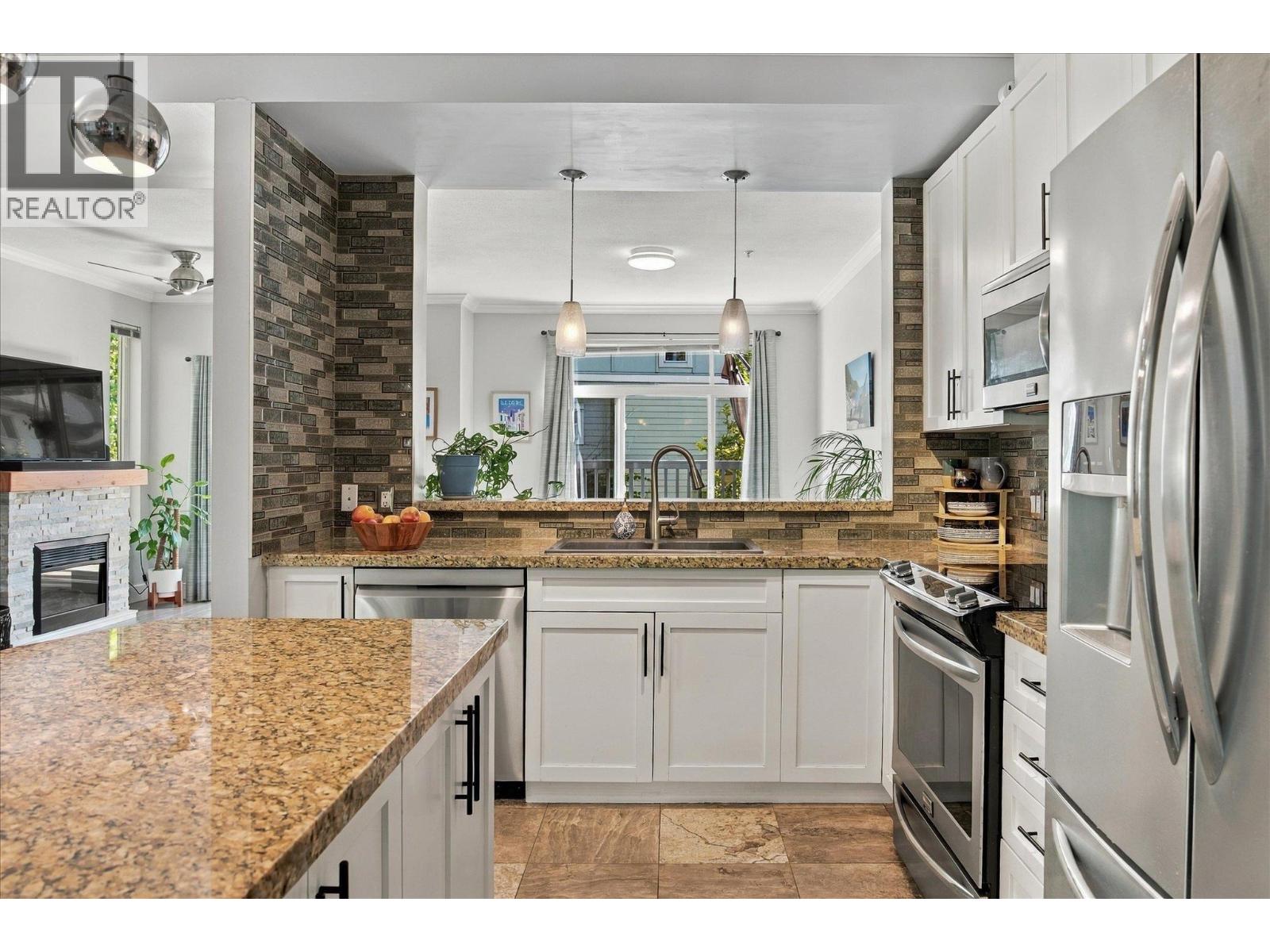 46 40632 GOVERNMENT ROAD, Squamish