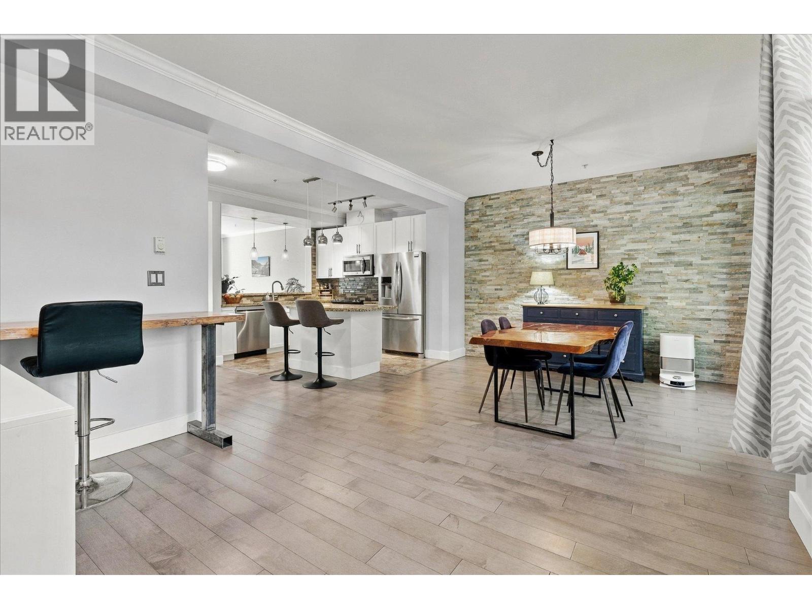 46 40632 GOVERNMENT ROAD, Squamish