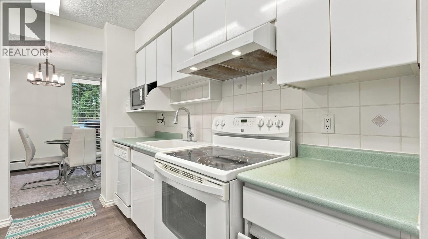 Photo of 403 2024 FULLERTON AVENUE 21