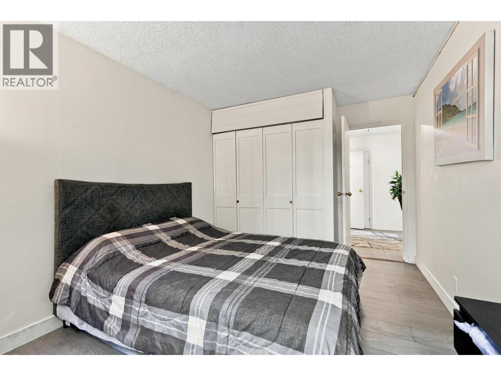 Photo of 403 2024 FULLERTON AVENUE 23