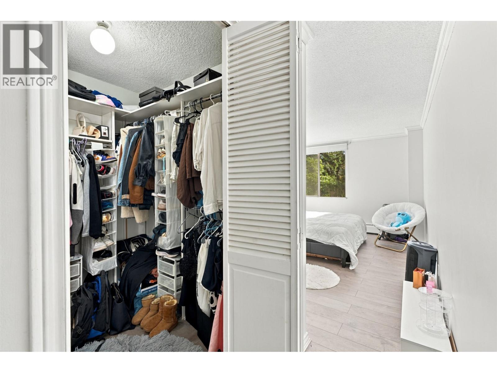 Photo of 403 2024 FULLERTON AVENUE 25