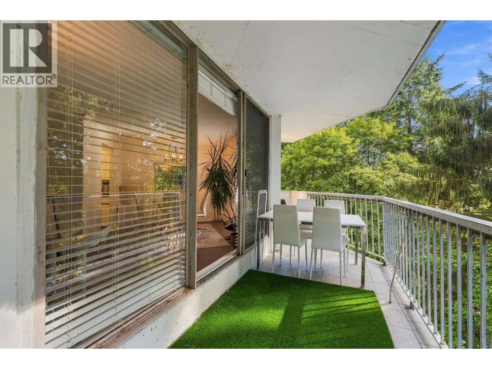 Photo of 403 2024 FULLERTON AVENUE 28