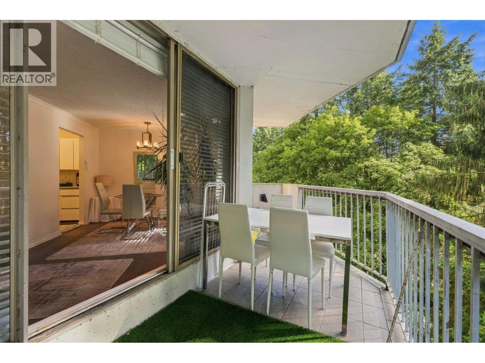 Photo of 403 2024 FULLERTON AVENUE 30