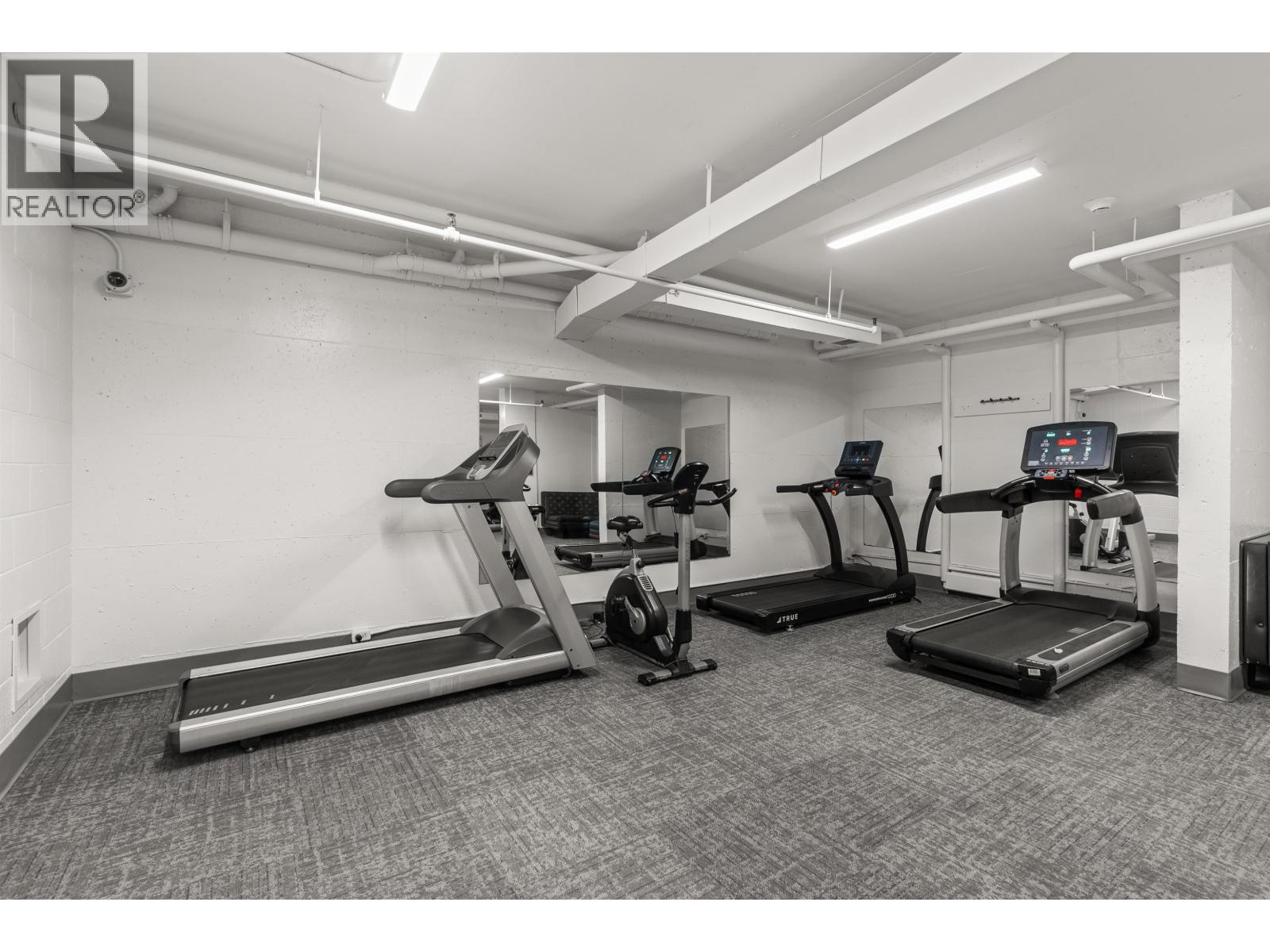 Photo of 403 2024 FULLERTON AVENUE 32