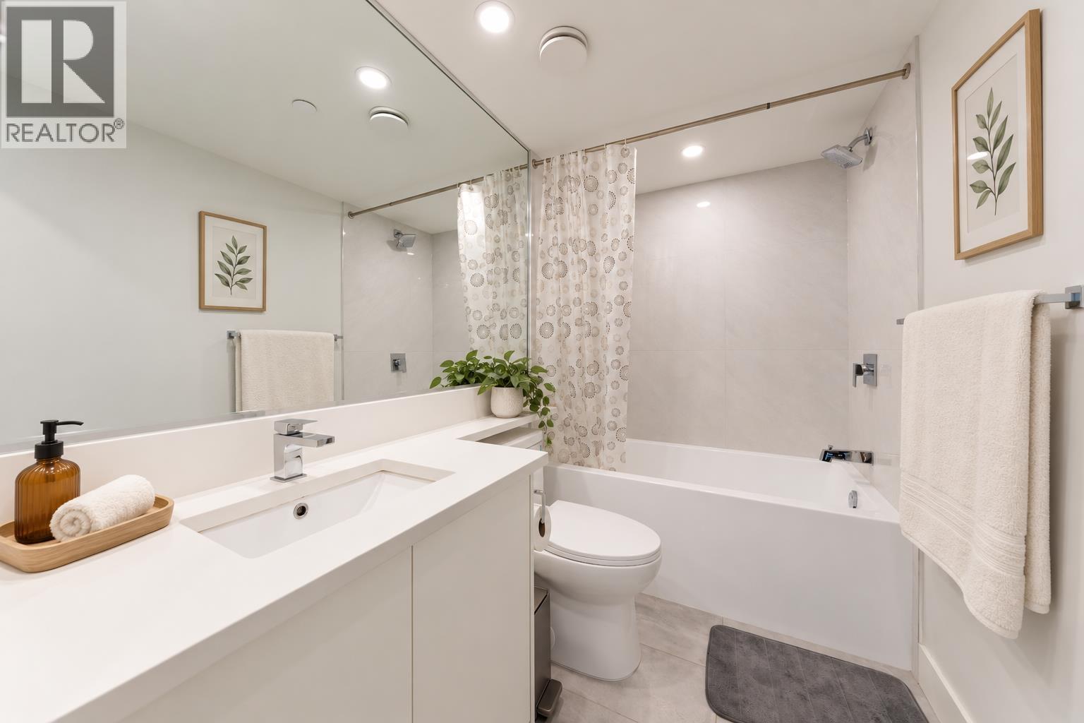 Photo of 7669 GRANVILLE STREET 17
