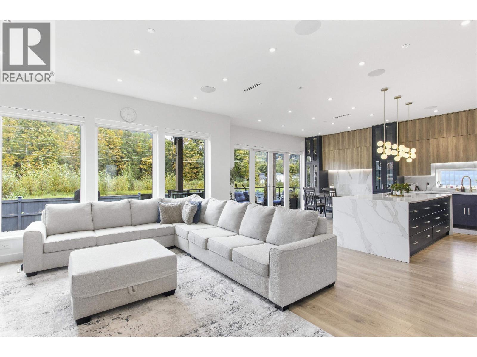 39320 CARDINAL DRIVE, Squamish