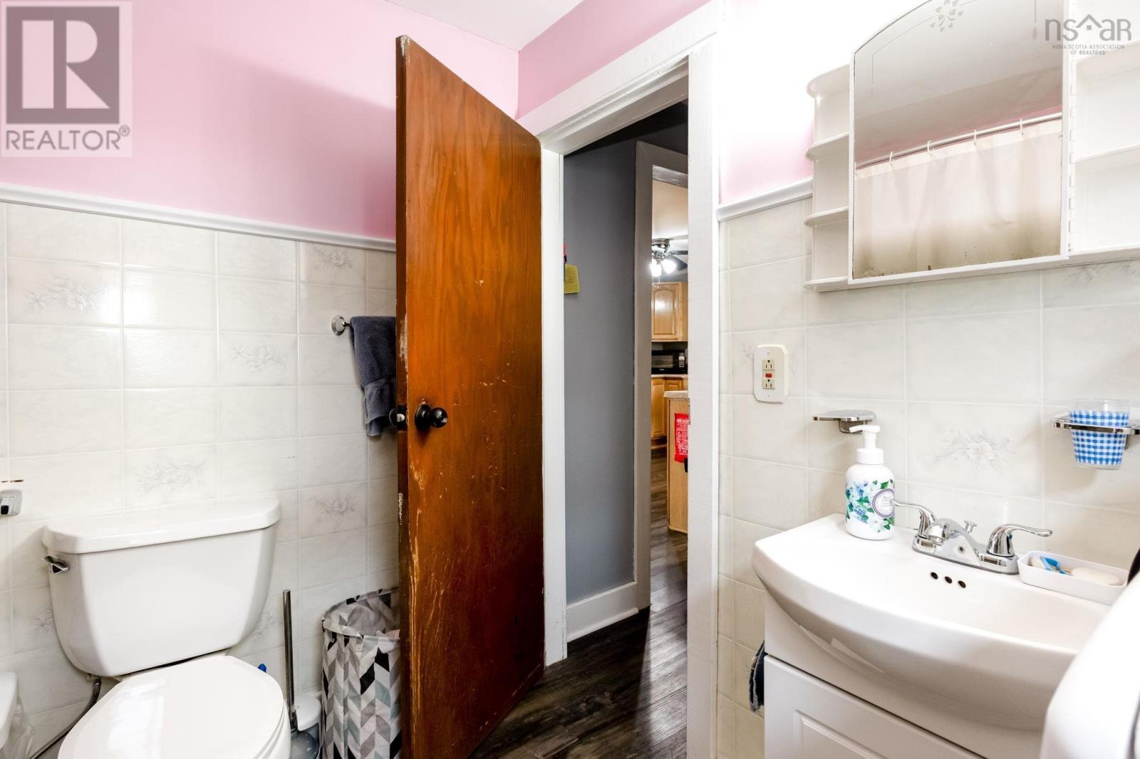 953 Middle Road - Image 15