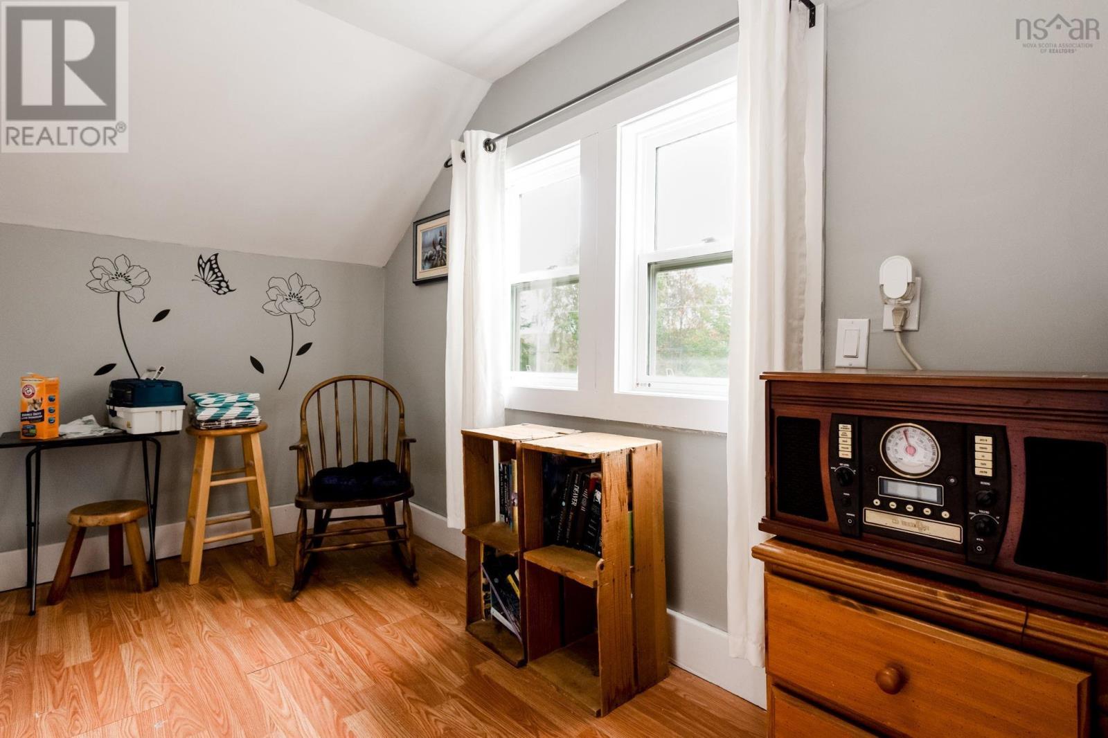 953 Middle Road - Image 21