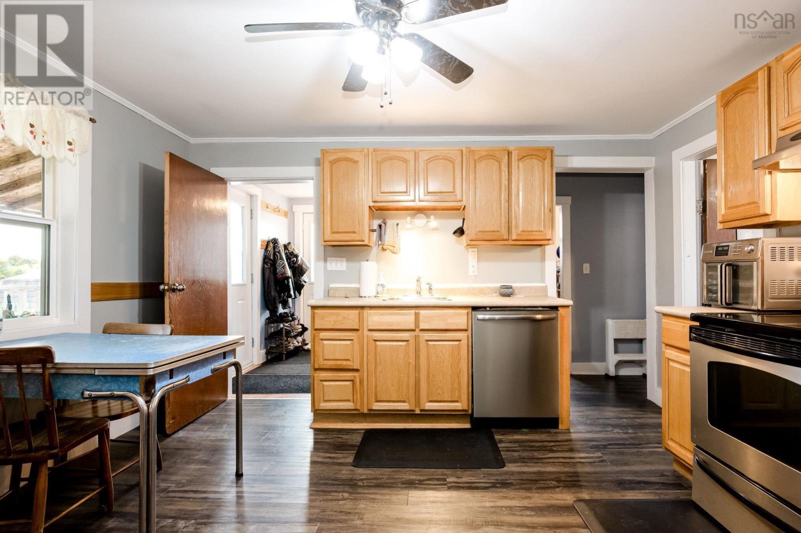 953 Middle Road - 7