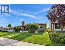 1115 Marcombe Crescent NE - photo 2