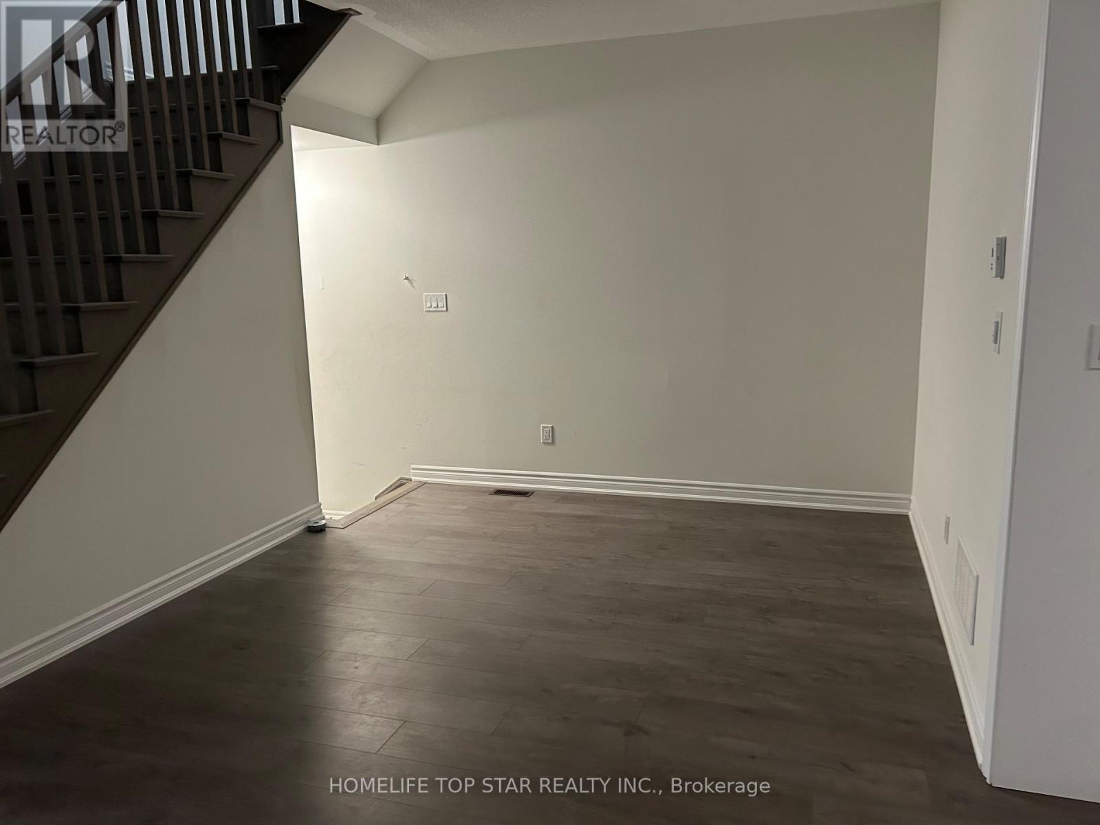 290 Okanagan Path, Oshawa, ON photo 2
