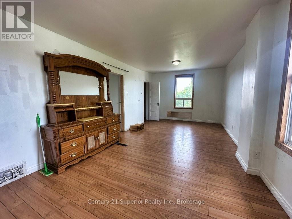 241 SYNDICATE AVE N - 27