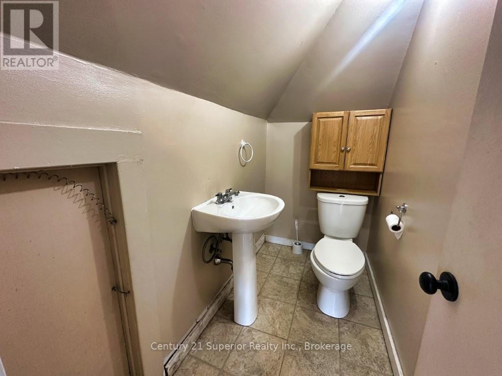 241 SYNDICATE AVE N - 38