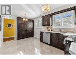 Kitchen - 18 Sorlyn Avenue, Toronto, ON M6L1H8 Photo 11