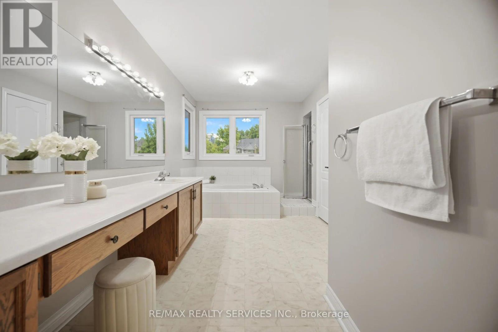 4 LEEWARD DRIVE - 22