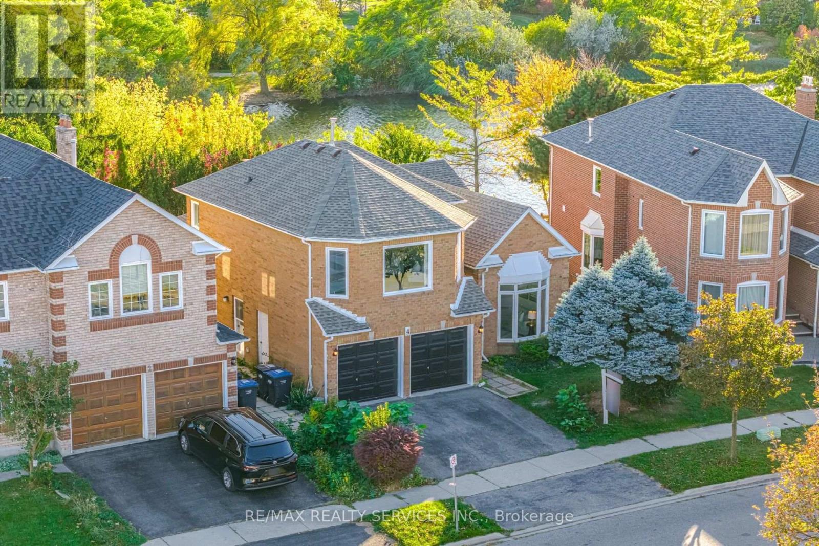 4 Leeward Drive, Brampton, ON photo 3