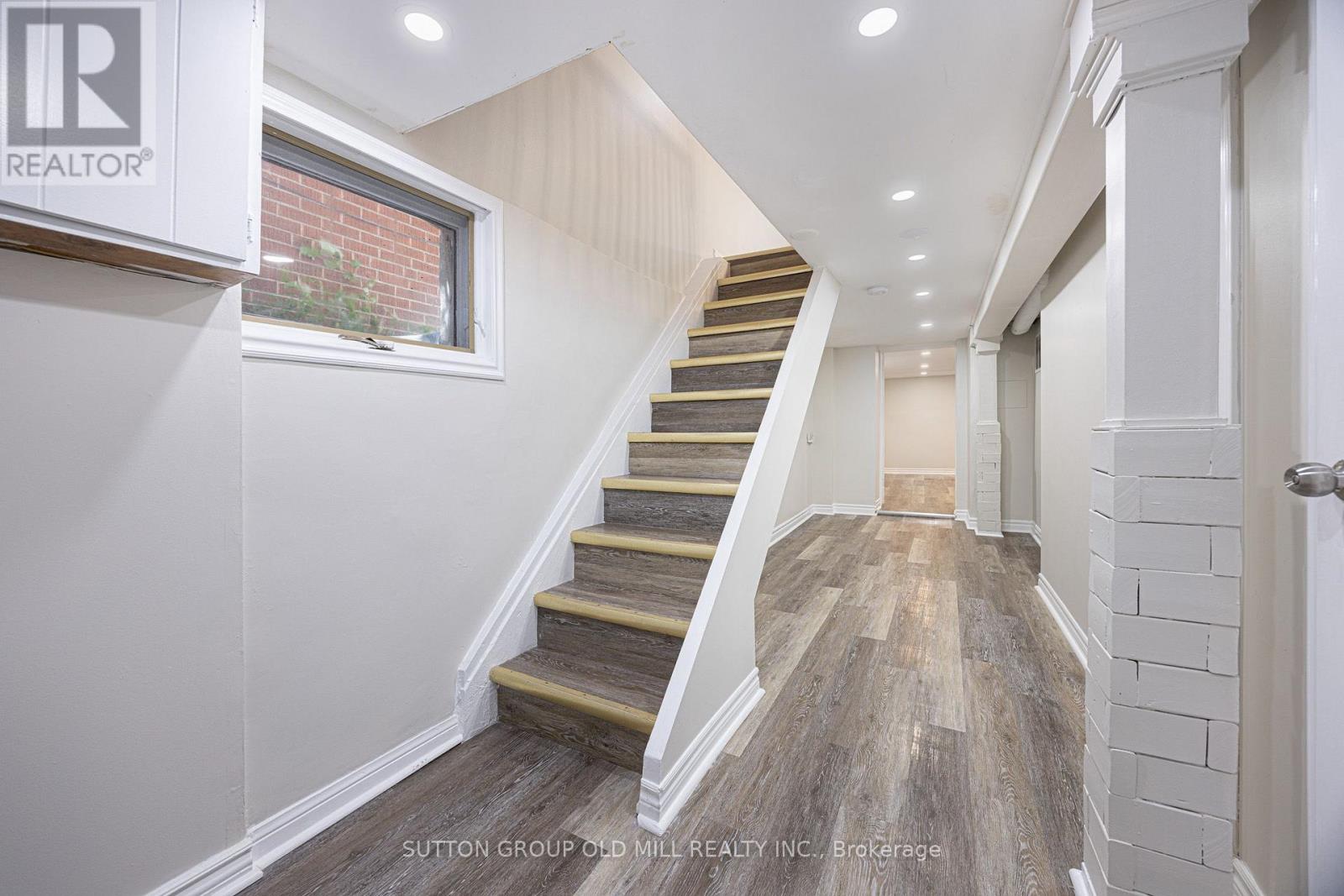 28 Holwood Avenue, Toronto, ON photo 9