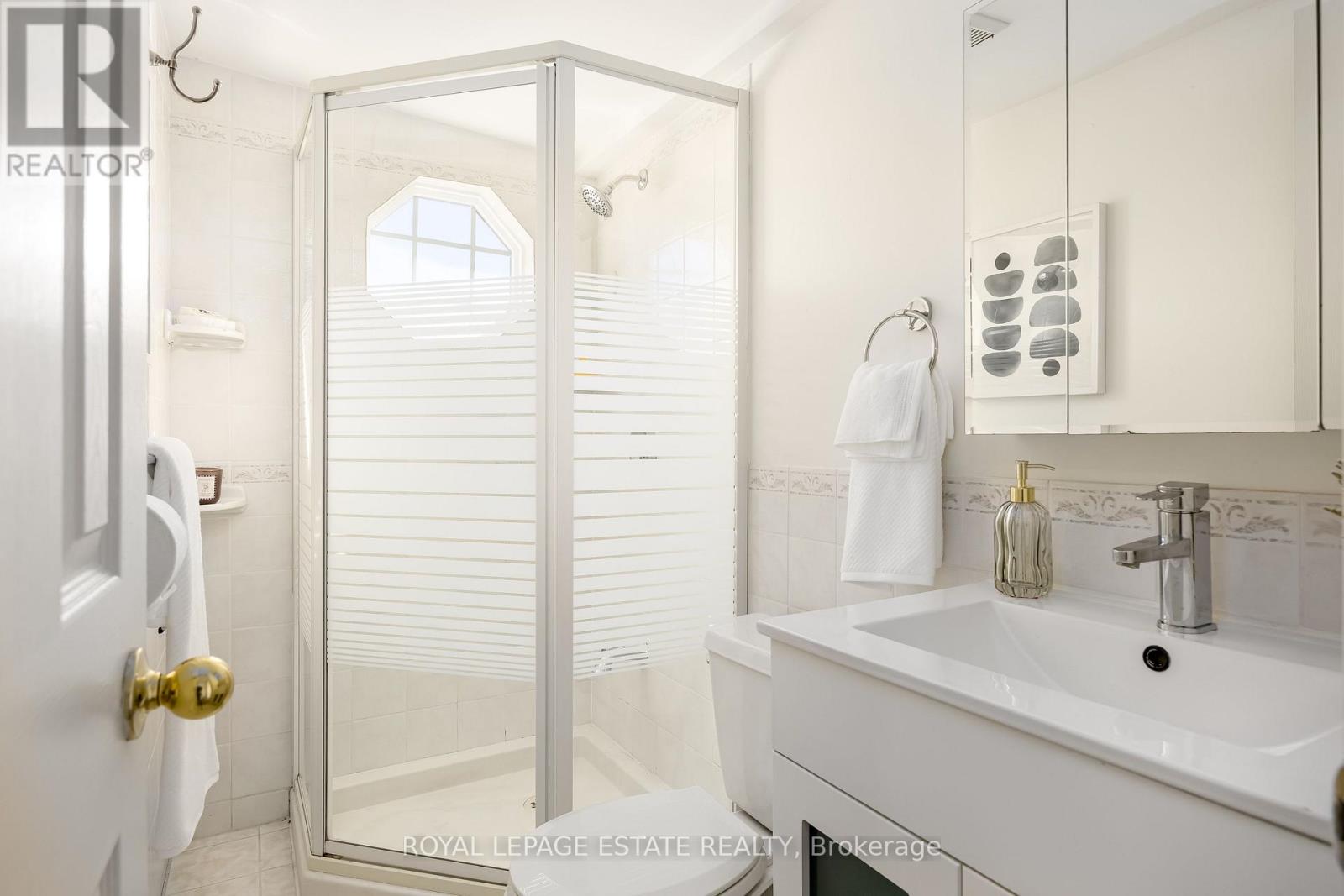 74 EDWIN AVENUE - 31