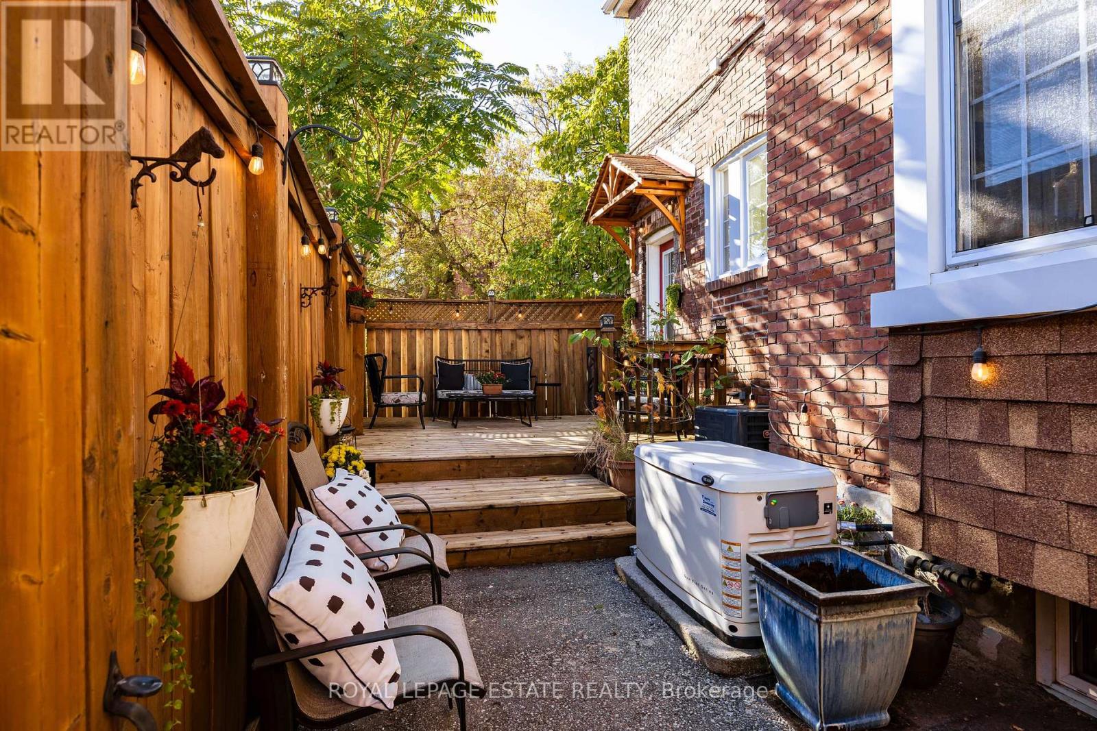 74 EDWIN AVENUE - 40