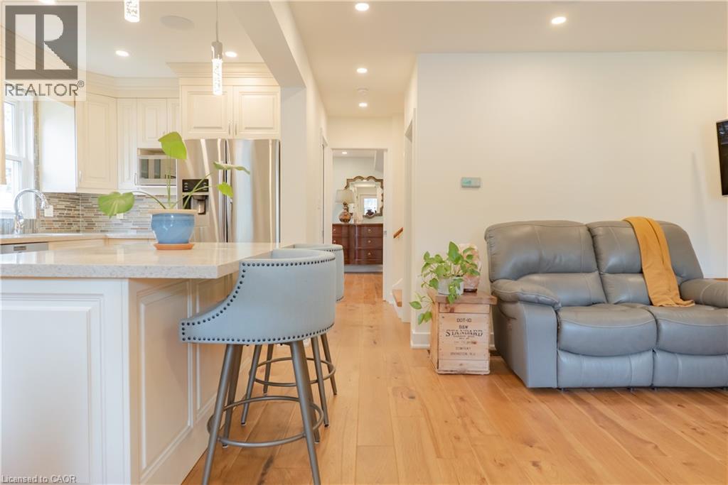 8 CAMERON Avenue - 10