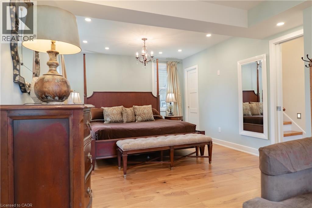 8 CAMERON Avenue - 14