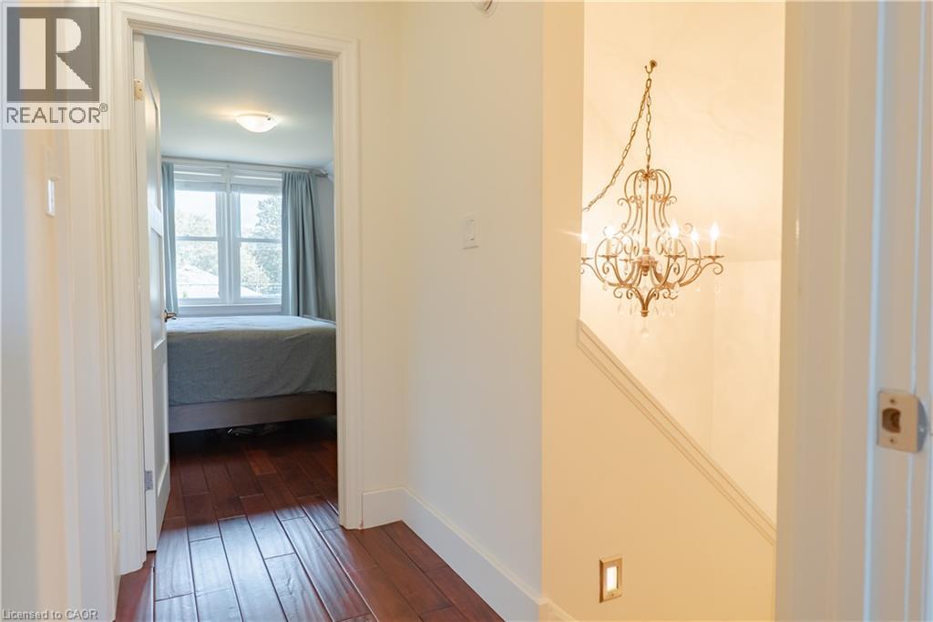 8 CAMERON Avenue - 16