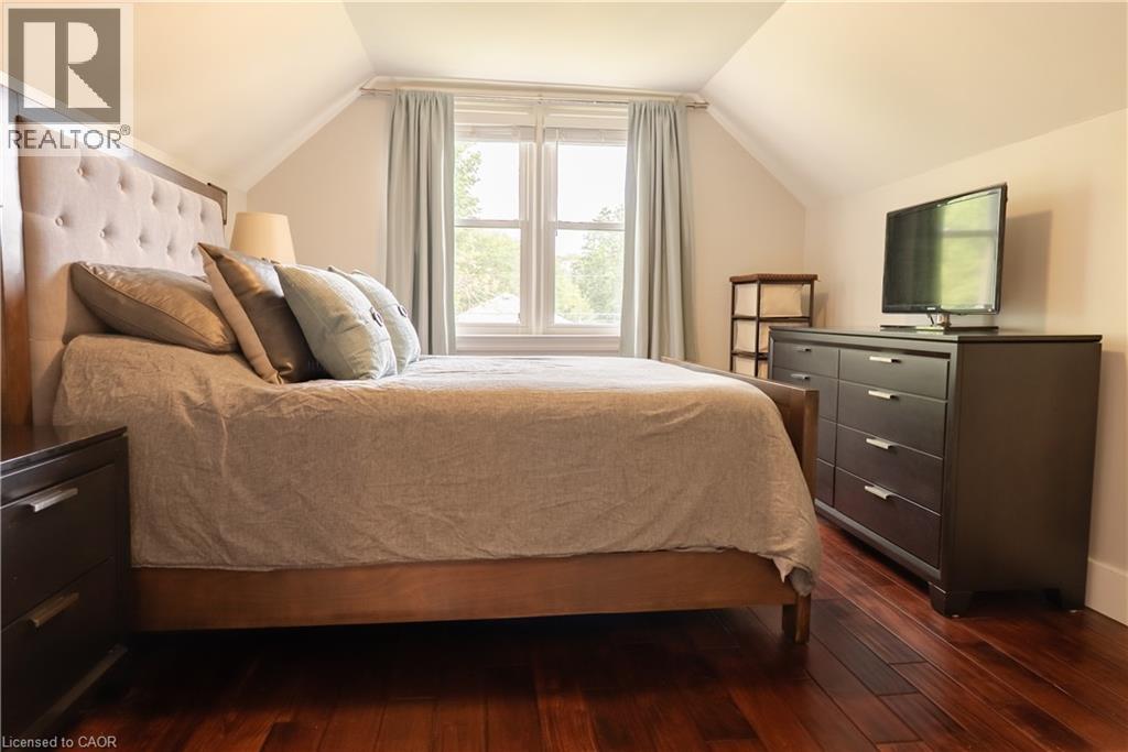 8 CAMERON Avenue - 18