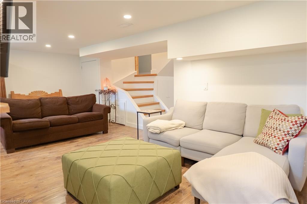 8 CAMERON Avenue - Image 24