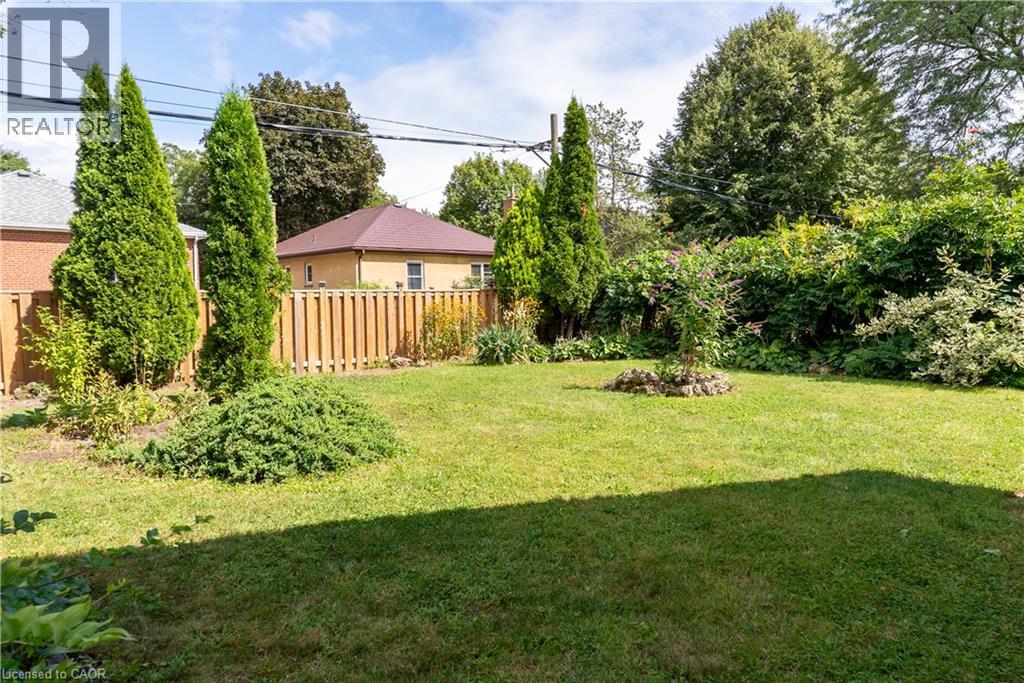 8 CAMERON Avenue - Image 28