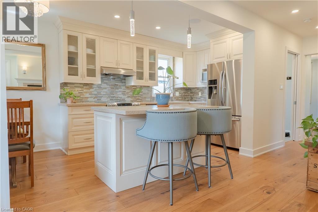 8 CAMERON Avenue - 3