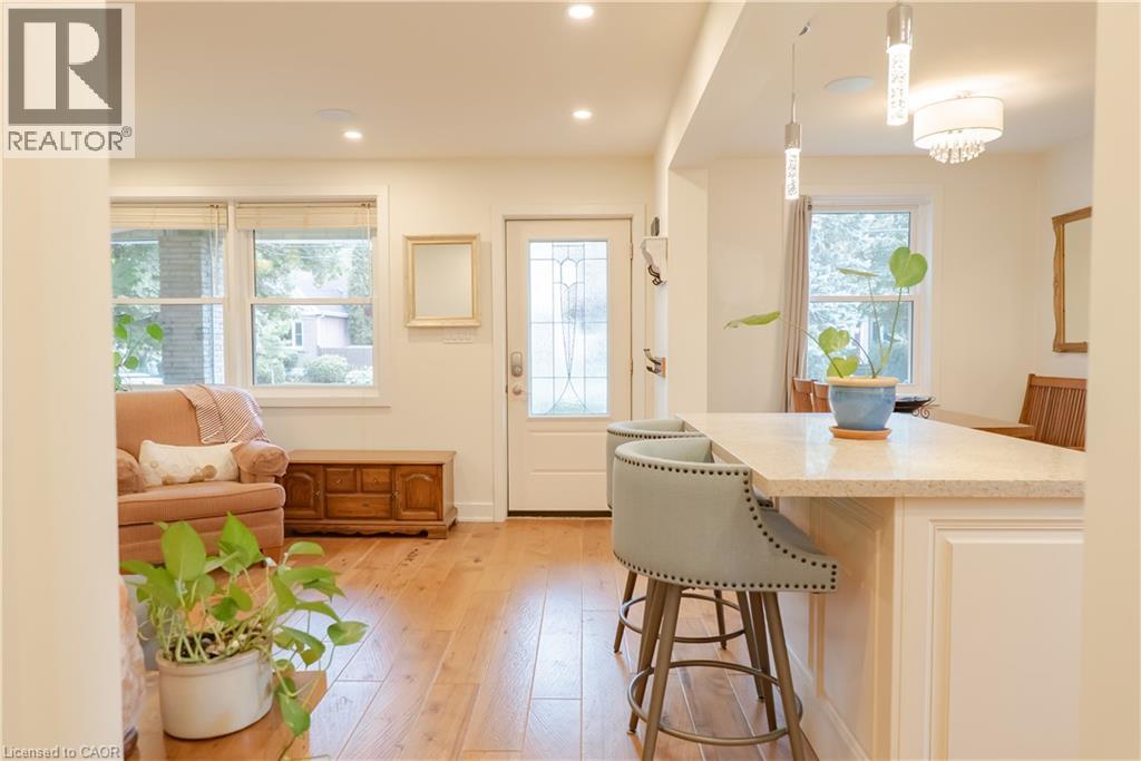 8 CAMERON Avenue - Image 4