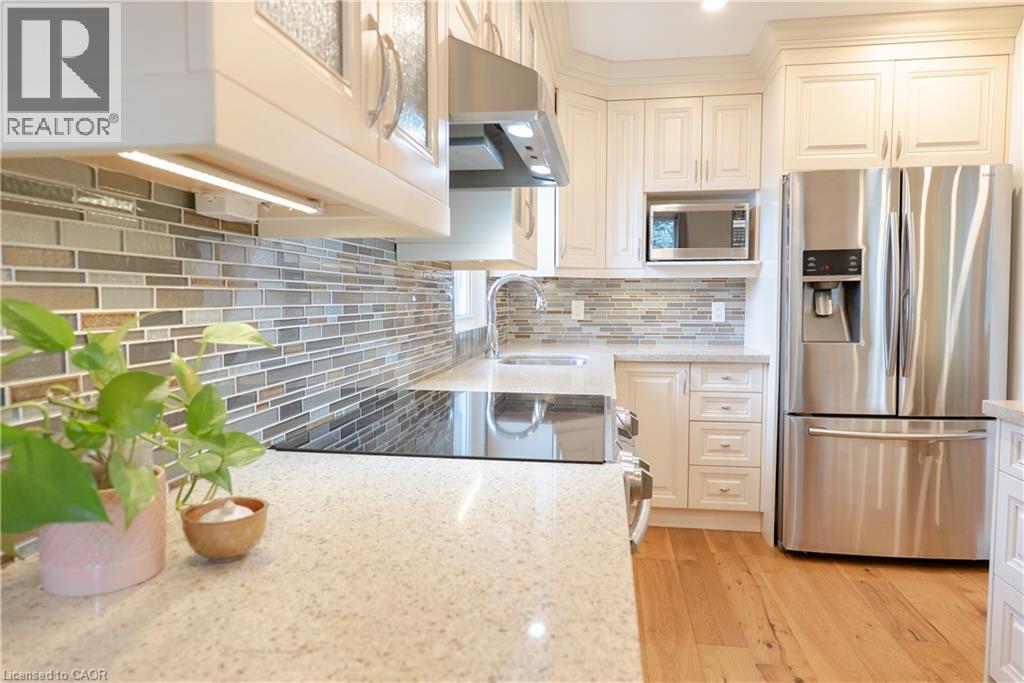 8 CAMERON Avenue - 8